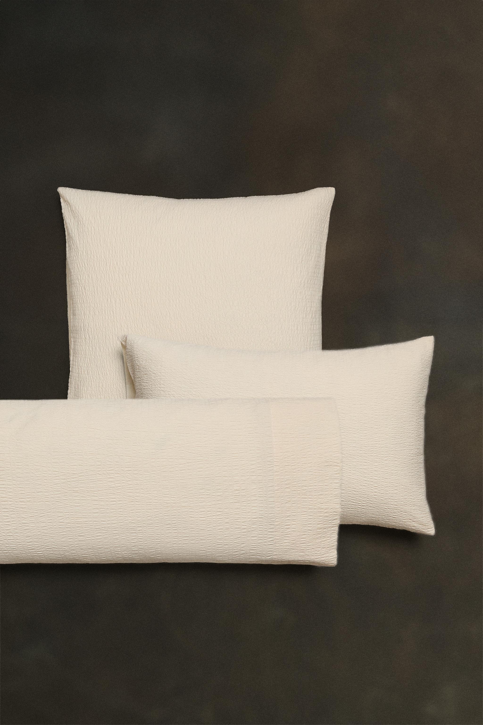 TEXTURED PILLOWCASE